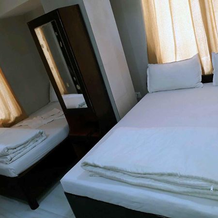 Hotel Holiday Inn Мумбаи Экстерьер фото