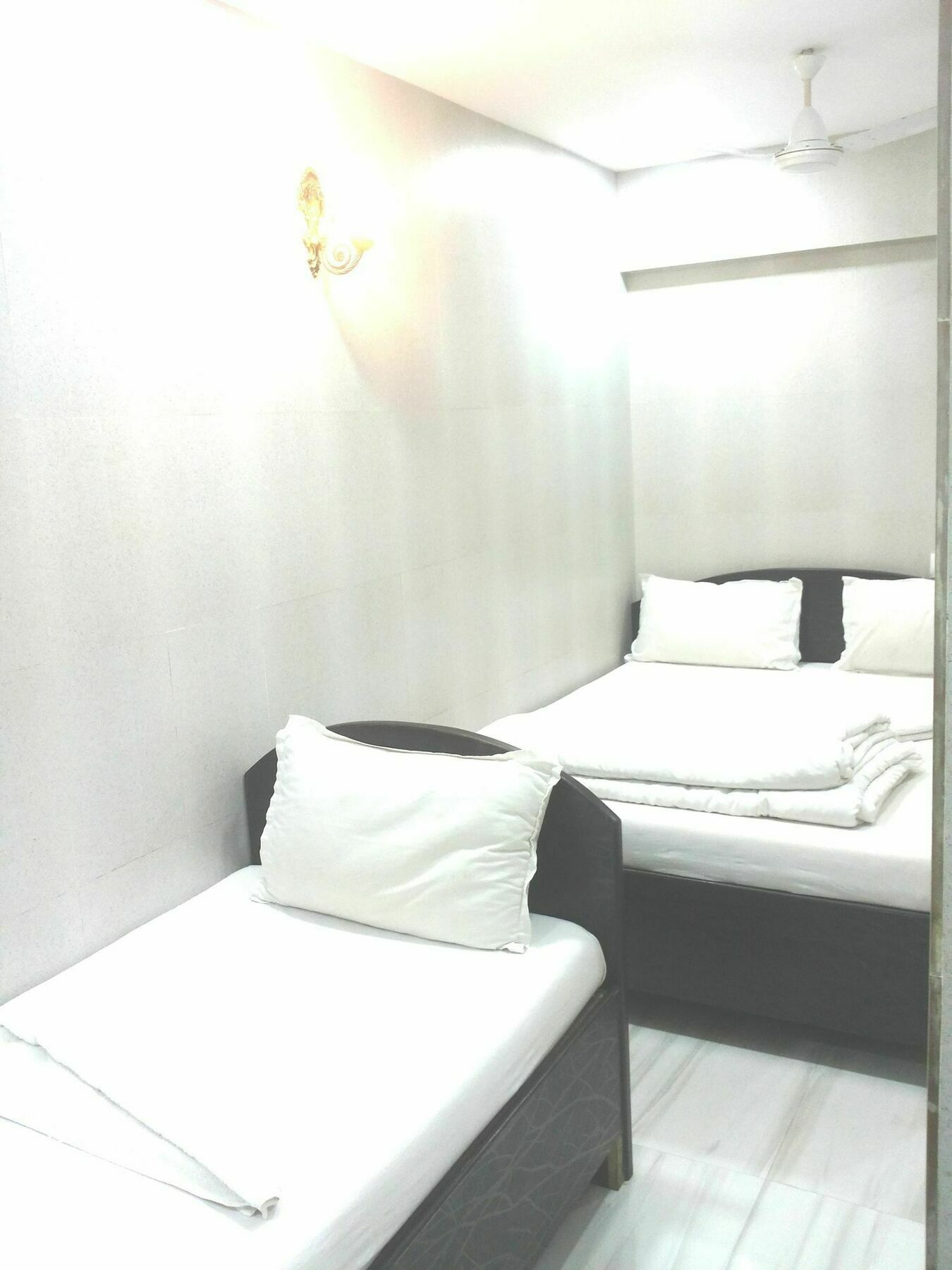 Hotel Holiday Inn Мумбаи Экстерьер фото