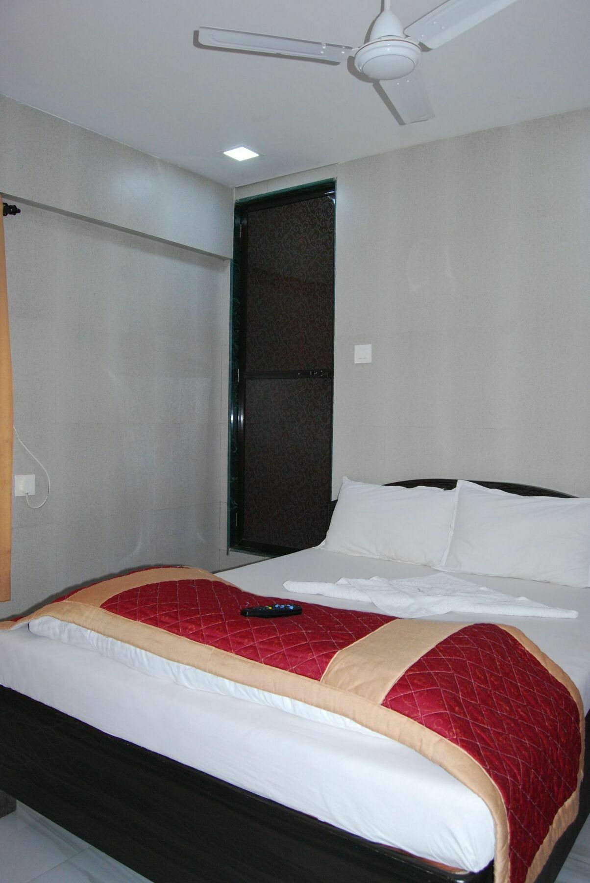 Hotel Holiday Inn Мумбаи Экстерьер фото