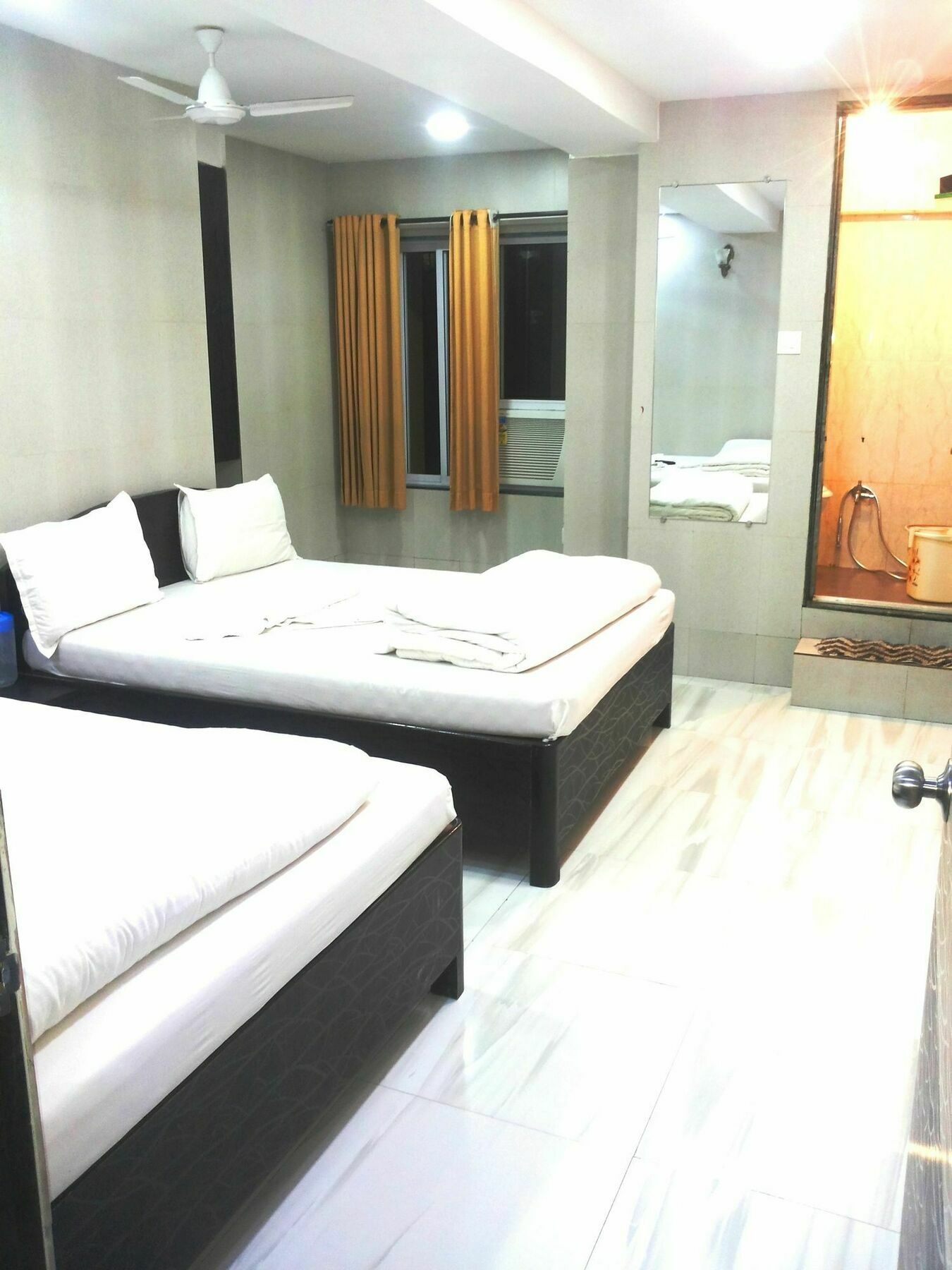 Hotel Holiday Inn Мумбаи Экстерьер фото