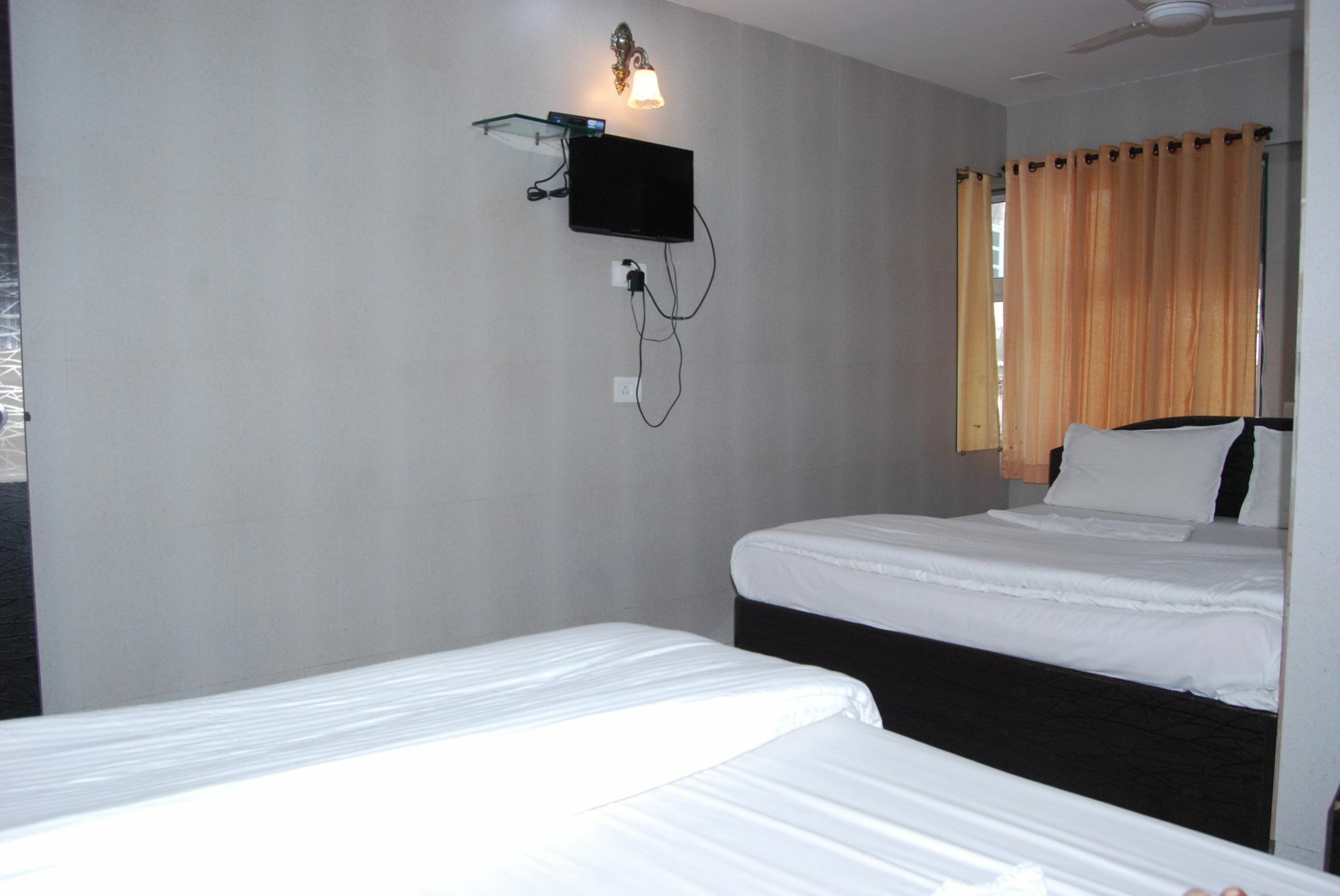 Hotel Holiday Inn Мумбаи Экстерьер фото