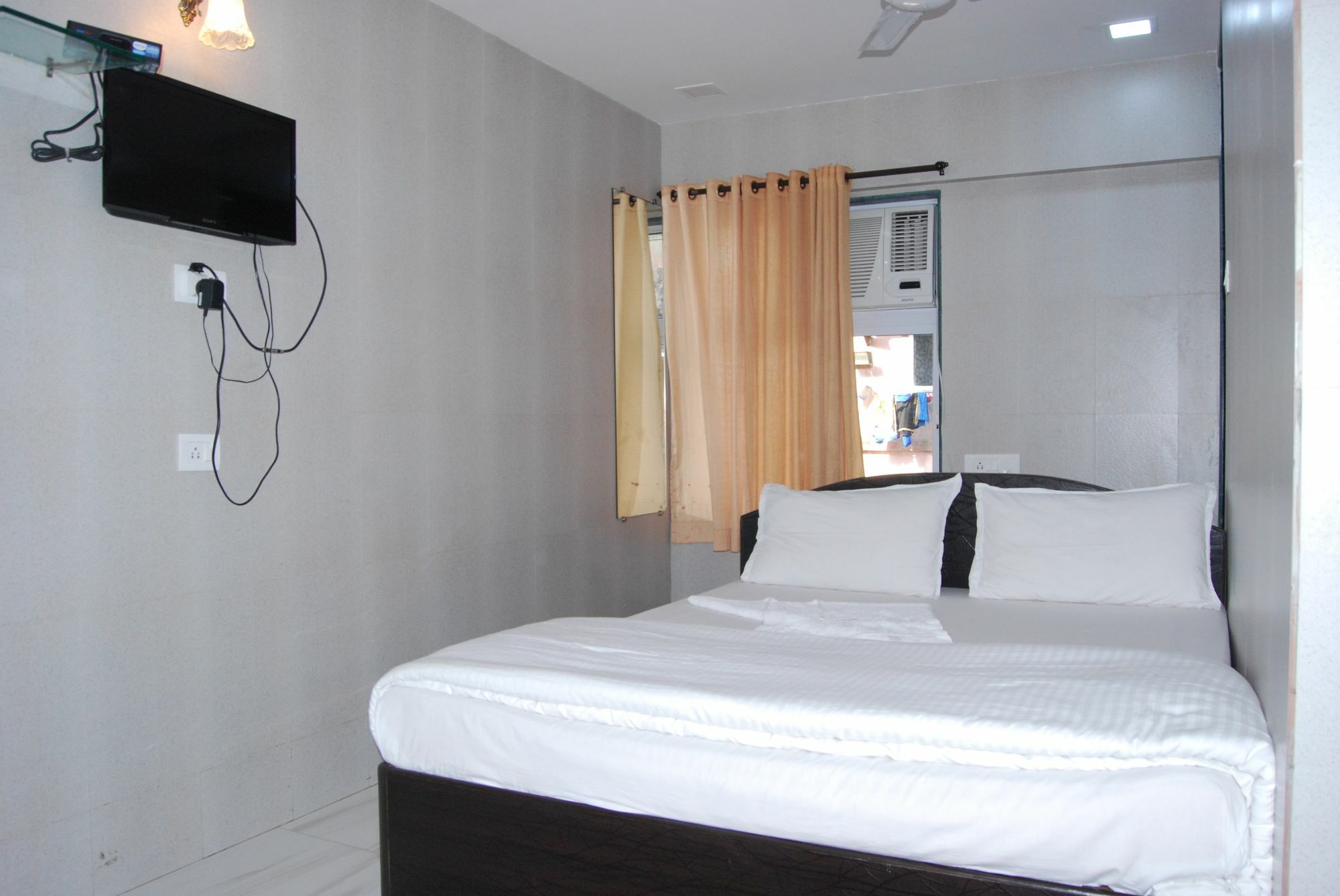 Hotel Holiday Inn Мумбаи Экстерьер фото