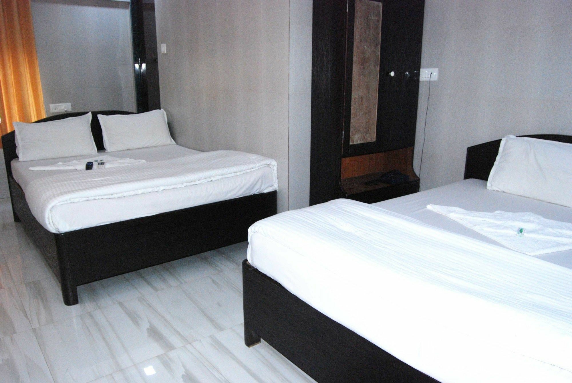 Hotel Holiday Inn Мумбаи Экстерьер фото